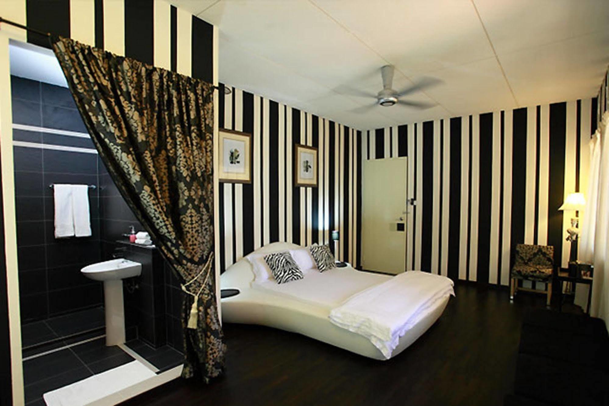 Chymes Hotel 丹绒武雅 外观 照片