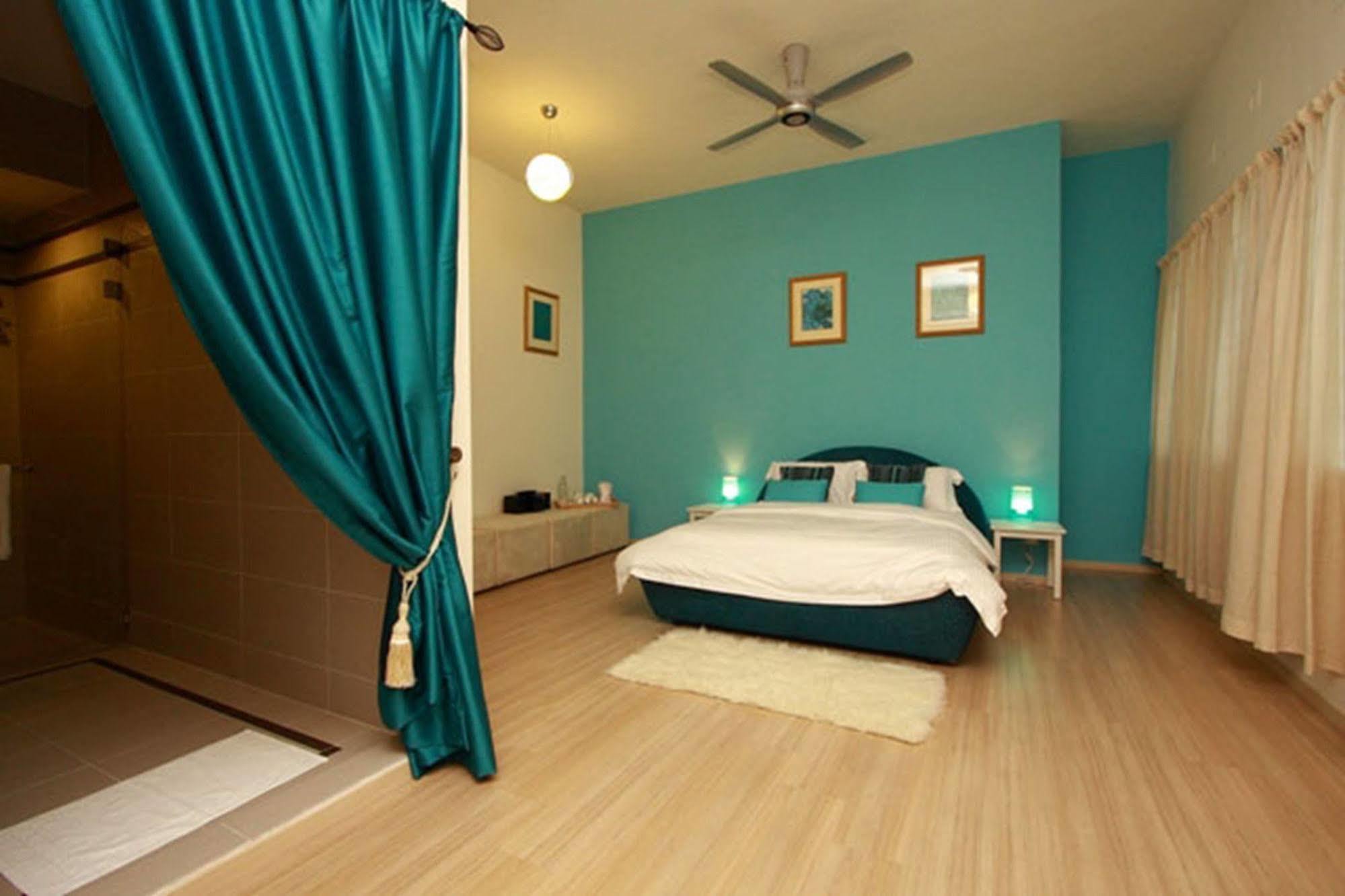 Chymes Hotel 丹绒武雅 外观 照片